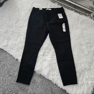 Levi's Black Mid Rise Skinny Jeans. Size 12 Short. New.